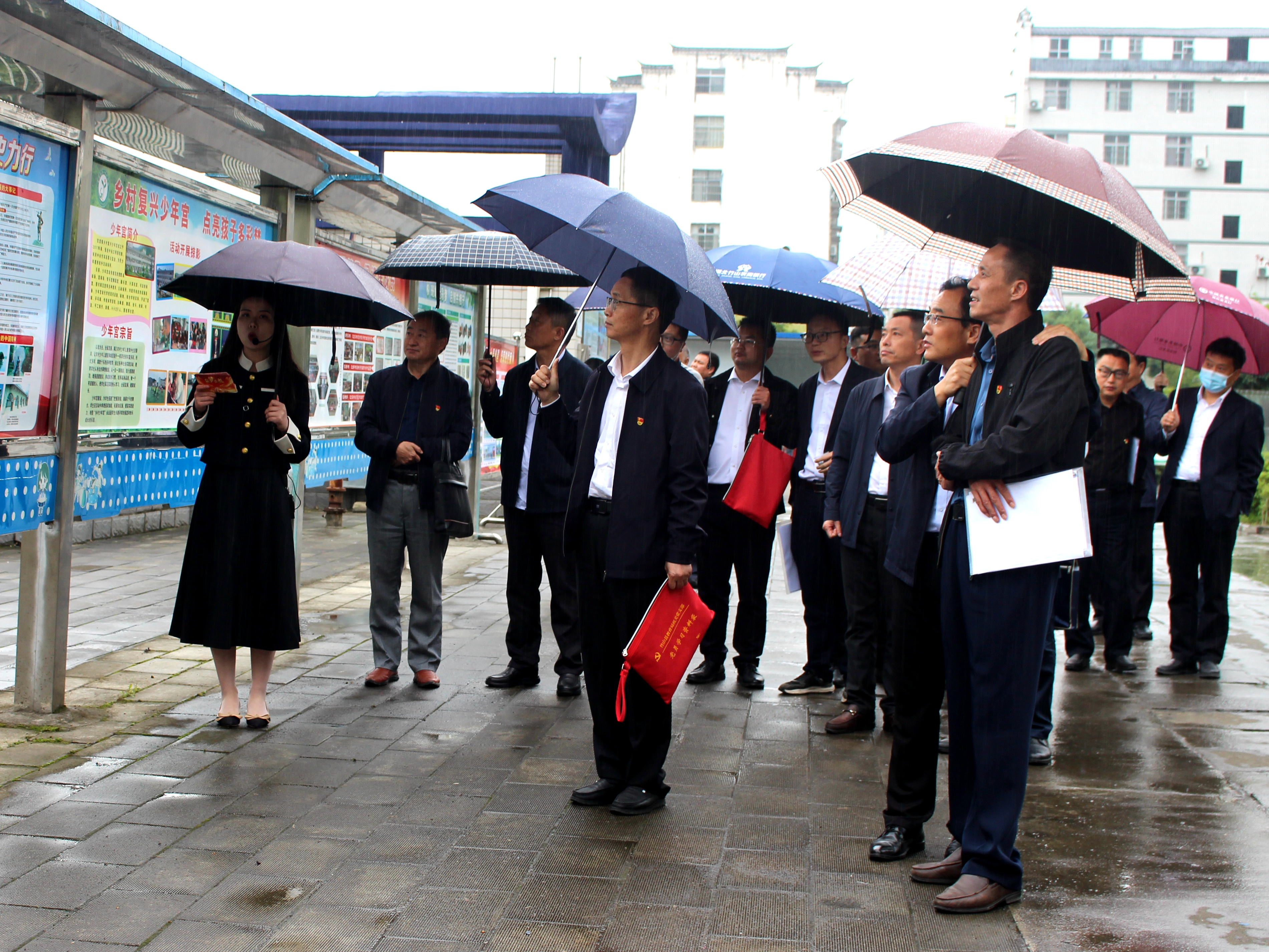 县教育系统开展第二批党建拉练暨“联创联建”活动