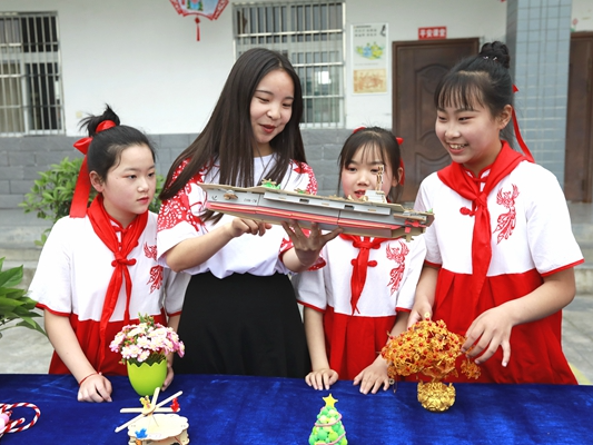 柿树坪小学：“变废为宝”倡环保 迎接世界环境日