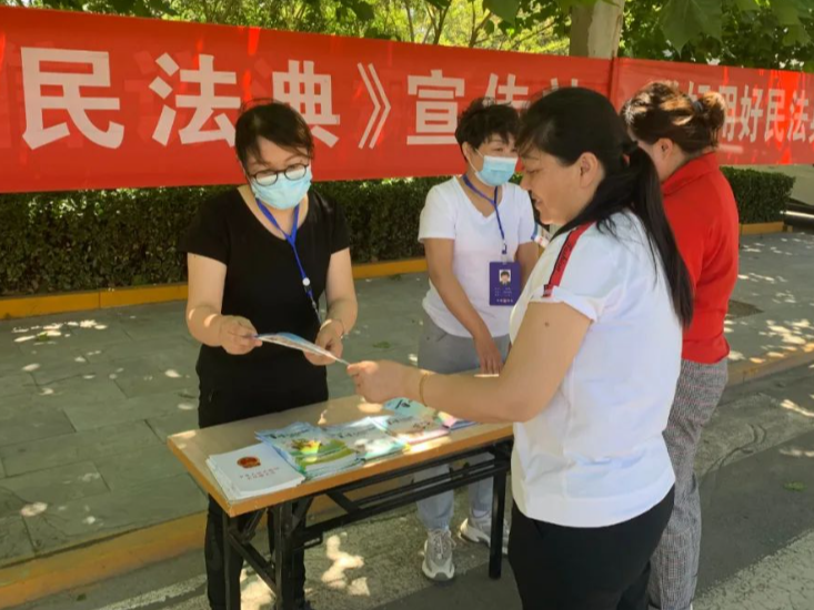县供销社开展“民法典宣传月”系列宣传活动