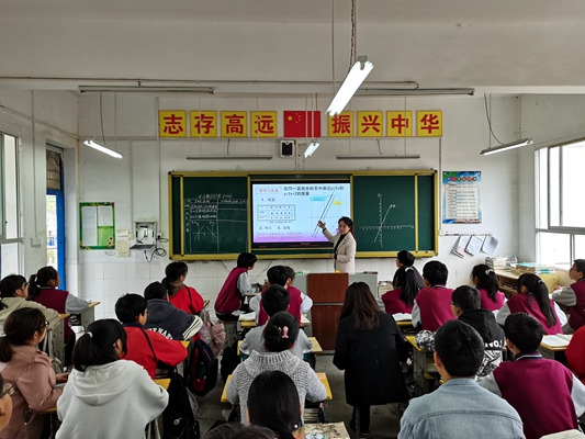 宝丰镇：同课异构比教学活动赋能教师专业成长