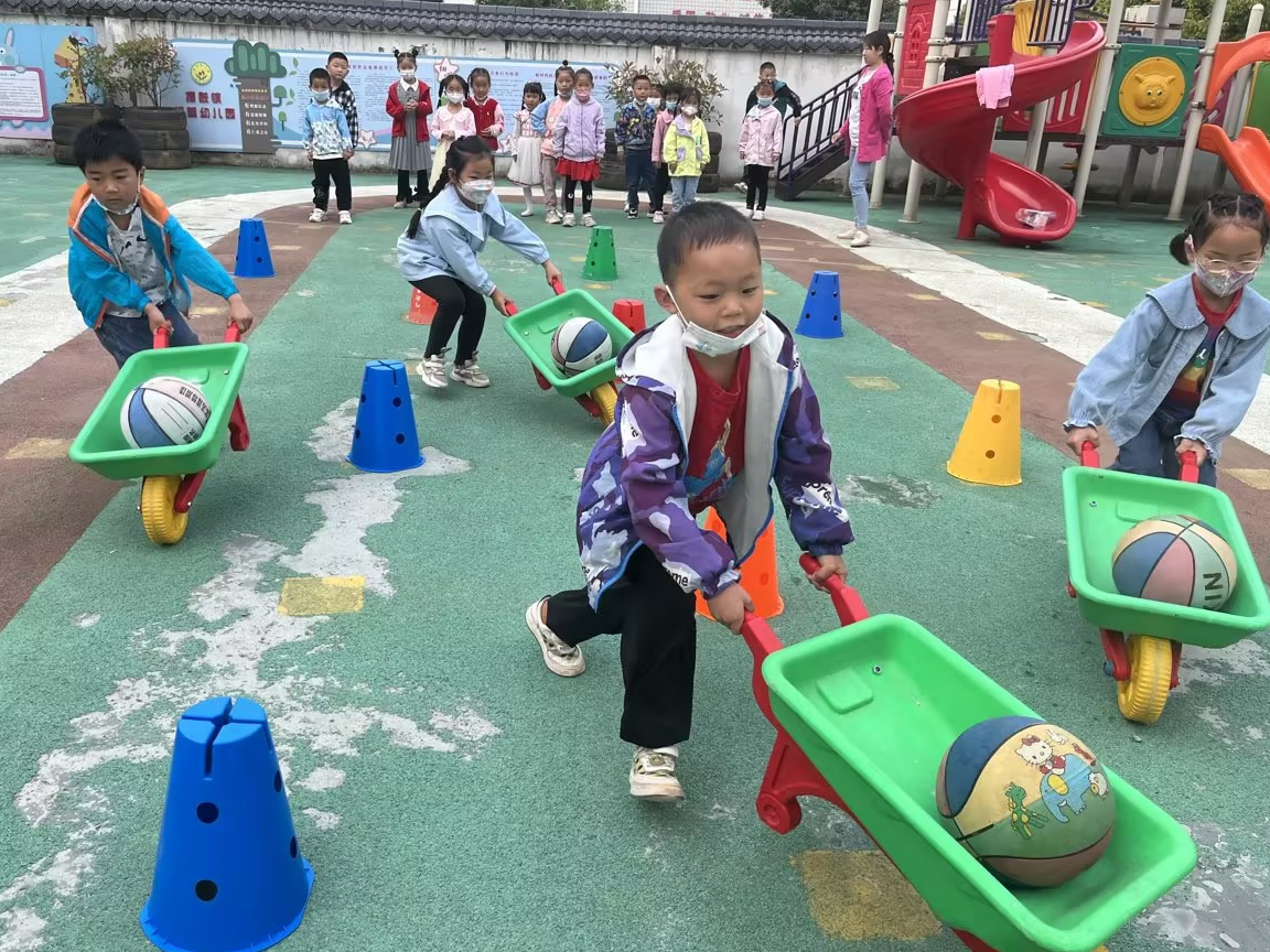 擂鼓镇护驾幼儿园晨间锻炼活动