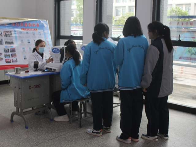 竹山一中：关注学生健康  守护“睛”彩未来