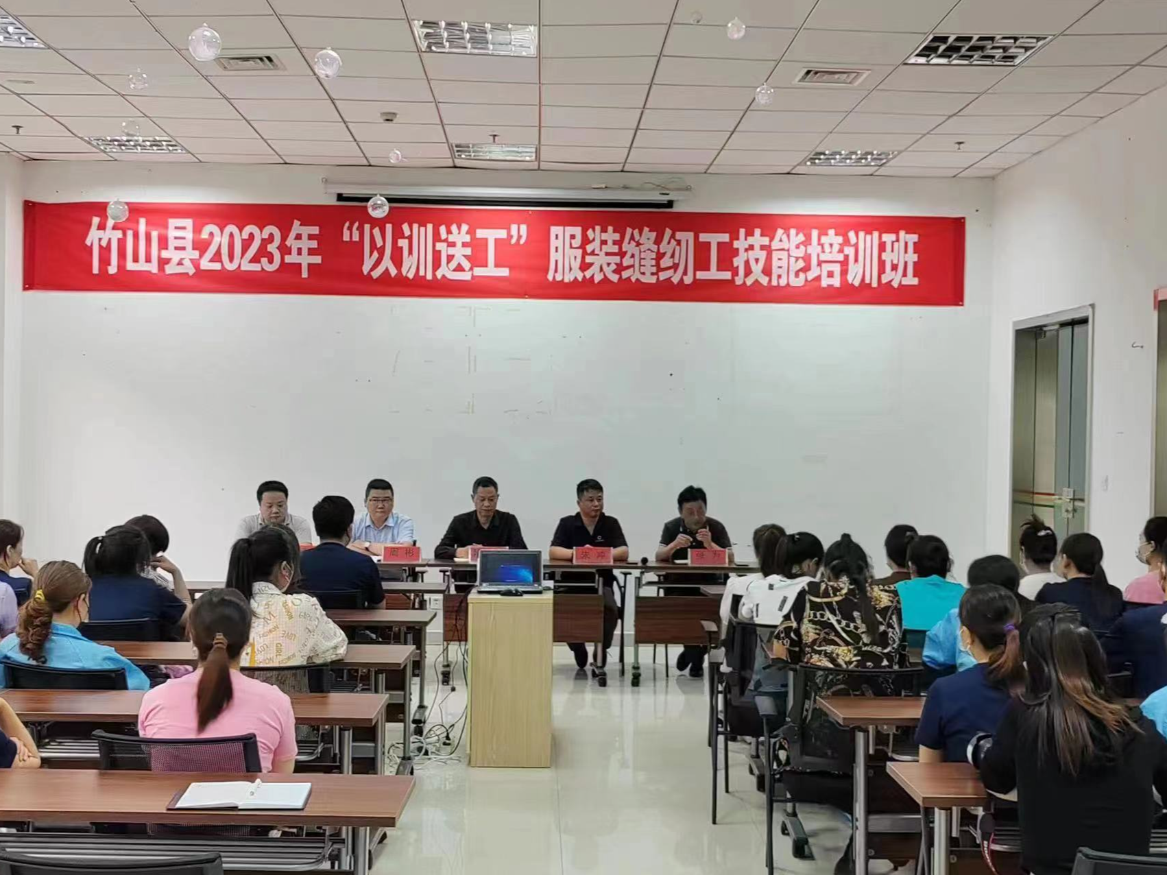 县人社局：全力确保“稳经济30条”相关政策落实落细
