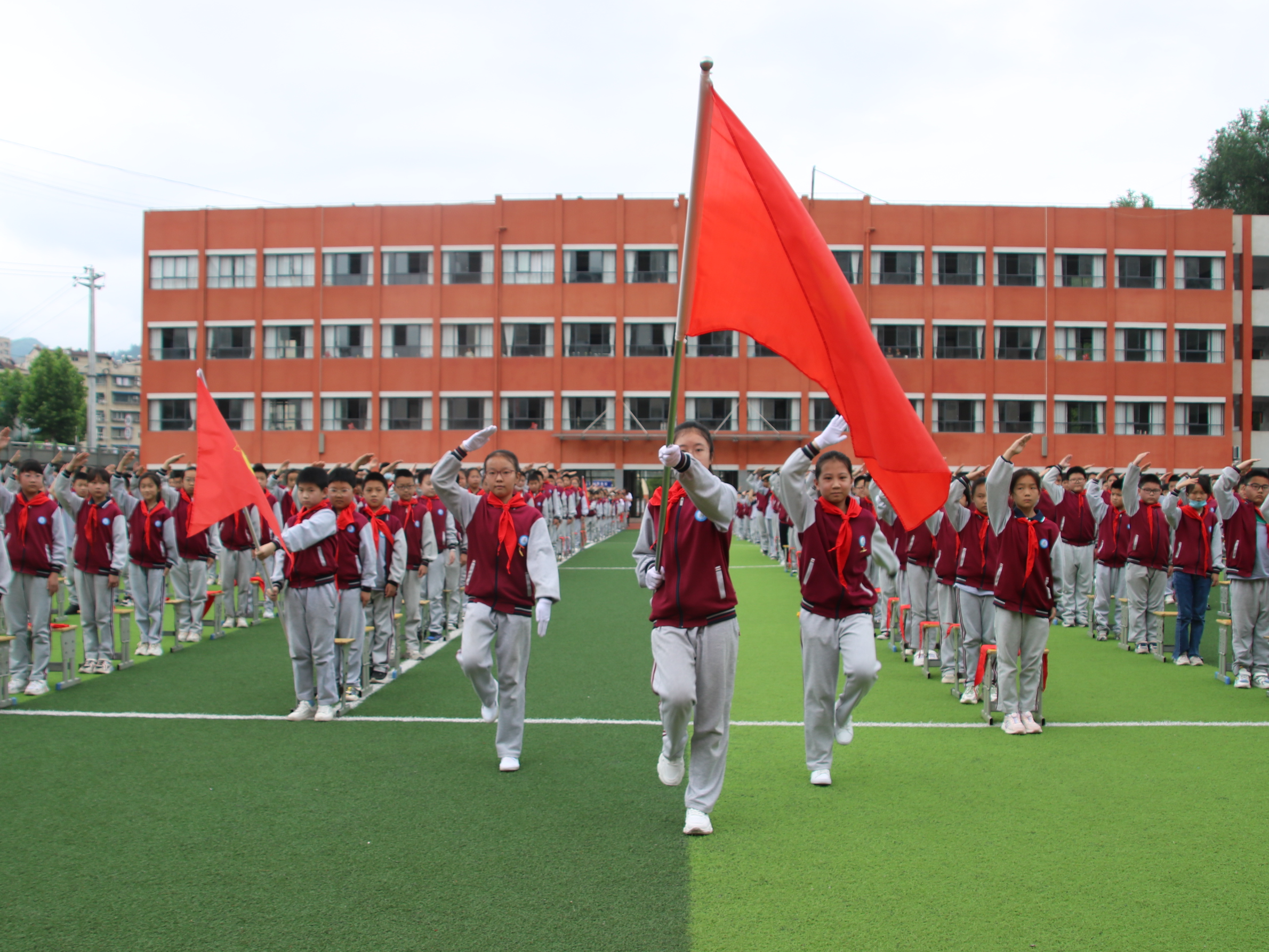县第二实验小学开展“六一”庆祝活动
