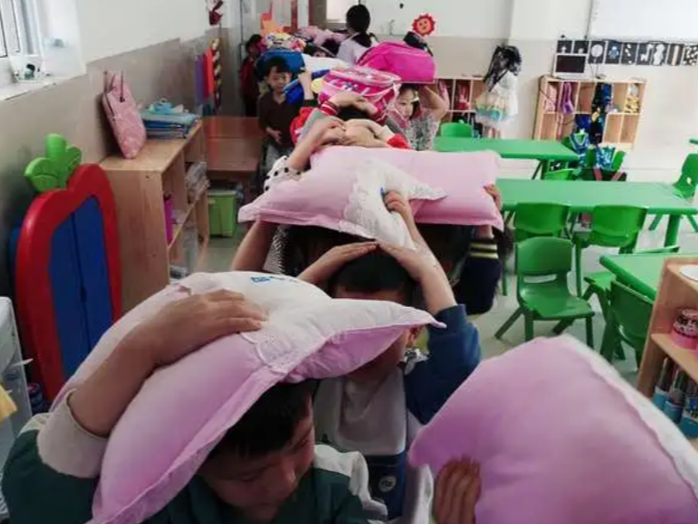 县实验幼儿园开展防震逃生主题教育