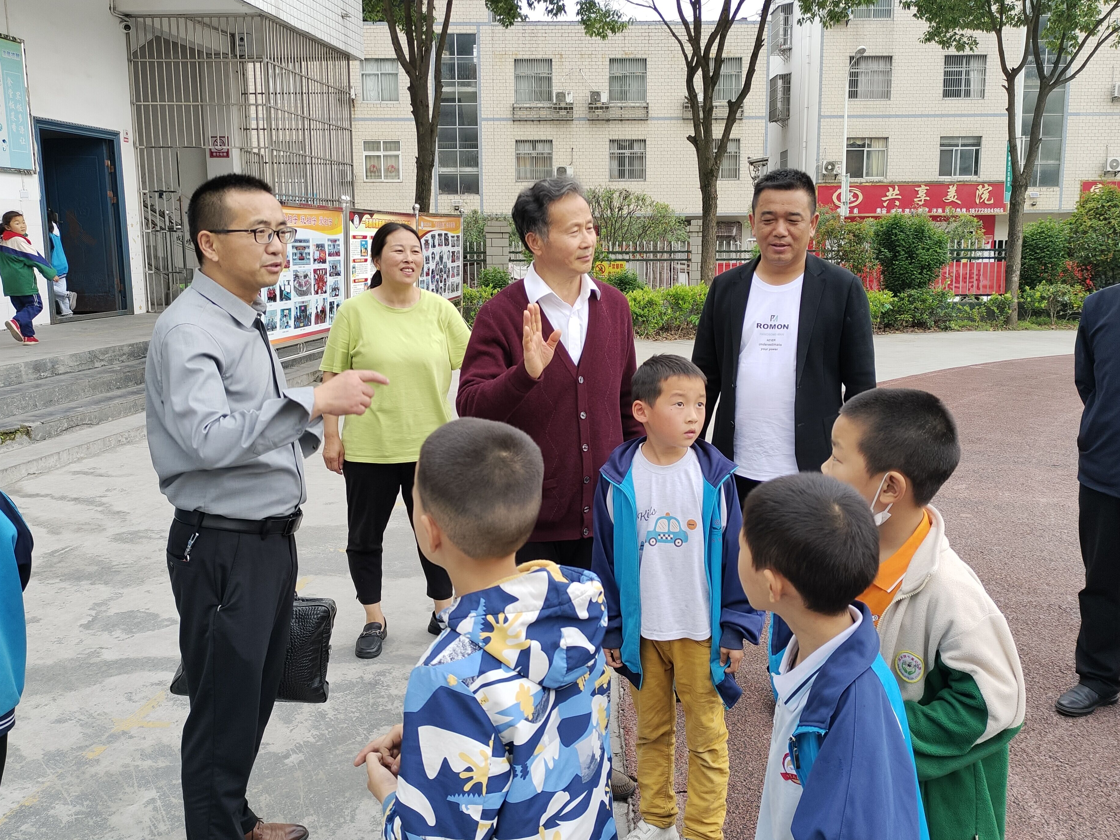 溢水籍教育专家陈必发教授回母校指导工作