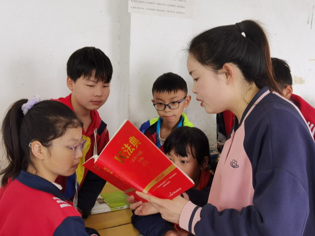 双坝小学：学生收获毕业季特殊礼物