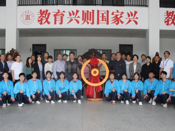 竹山一中：捐赠纪念 感恩母校