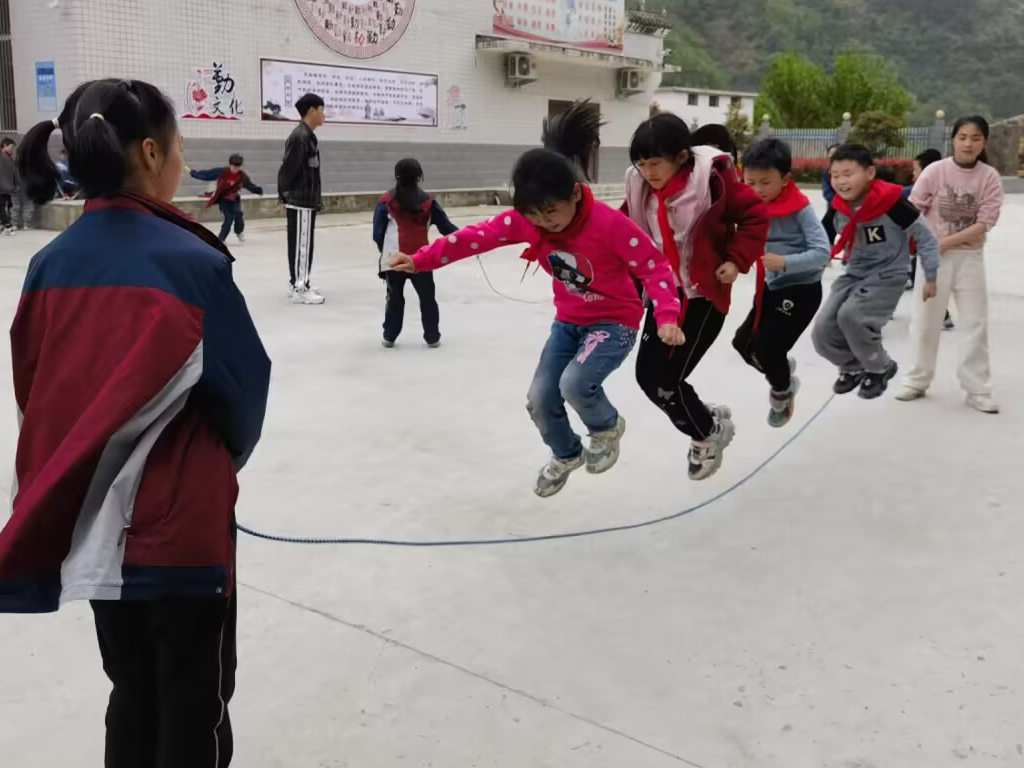 柳林乡九年一贯制学校开启学生乐园模式