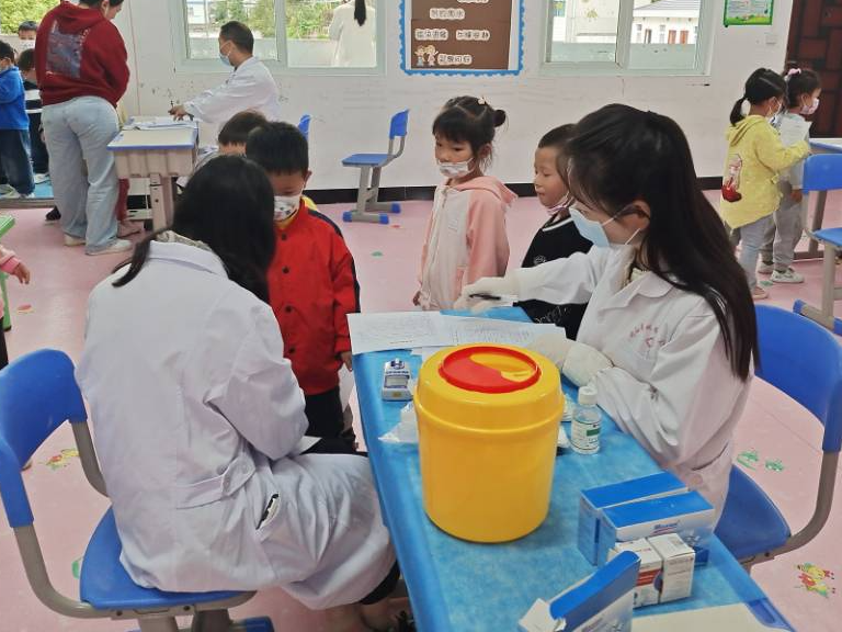 双台乡卫生院：开展迎六一 “关爱儿童送健康”活动
