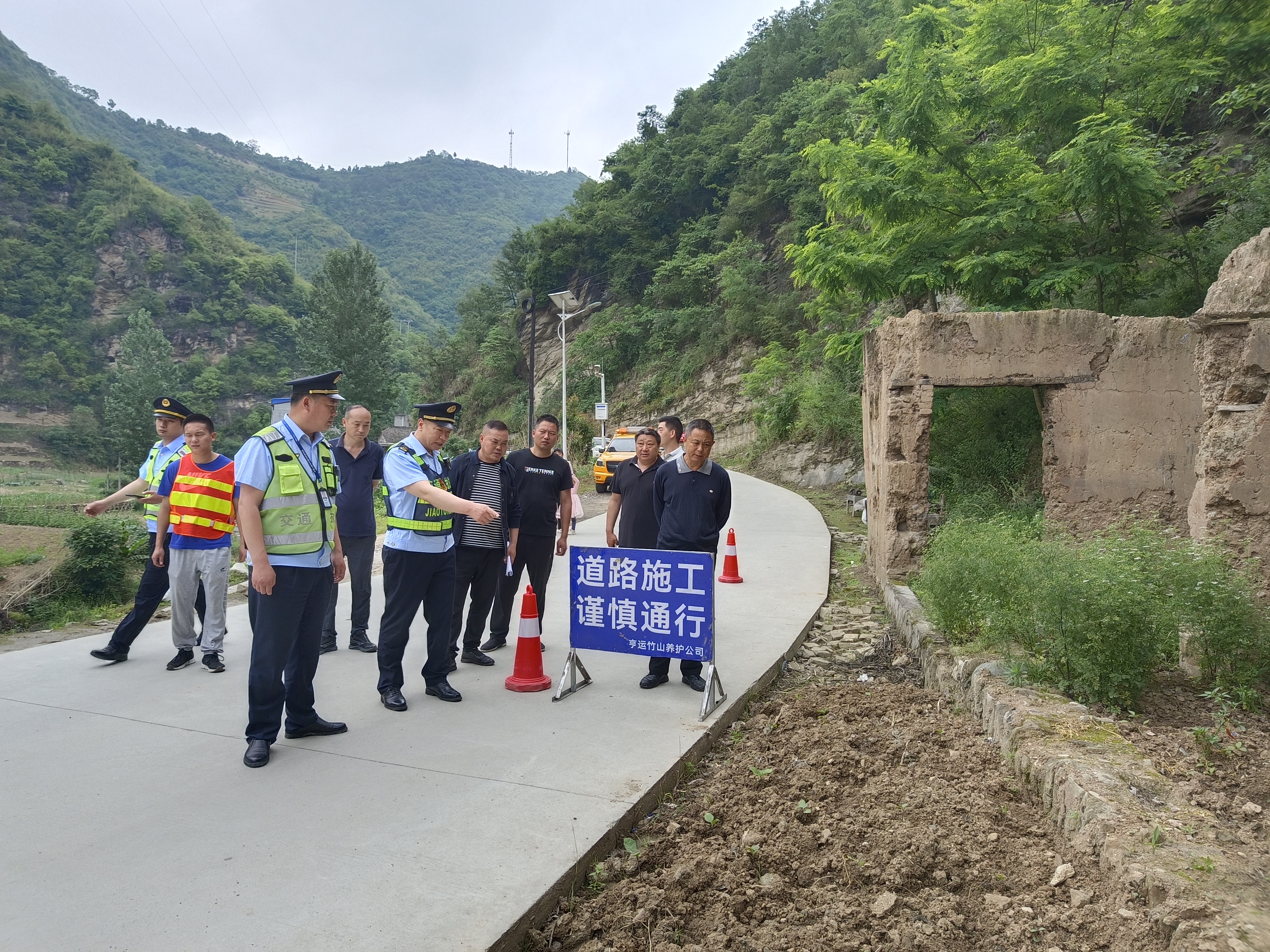县交通系统联合开展“十堆十乱”专项整治行动