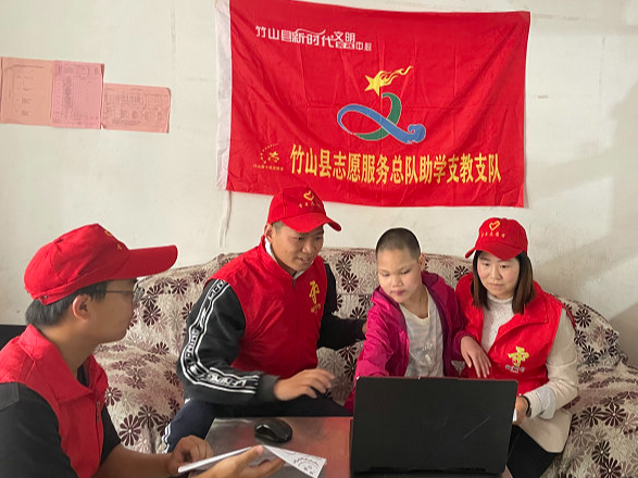 官渡镇中心学校：把特别的爱送给特殊的家庭