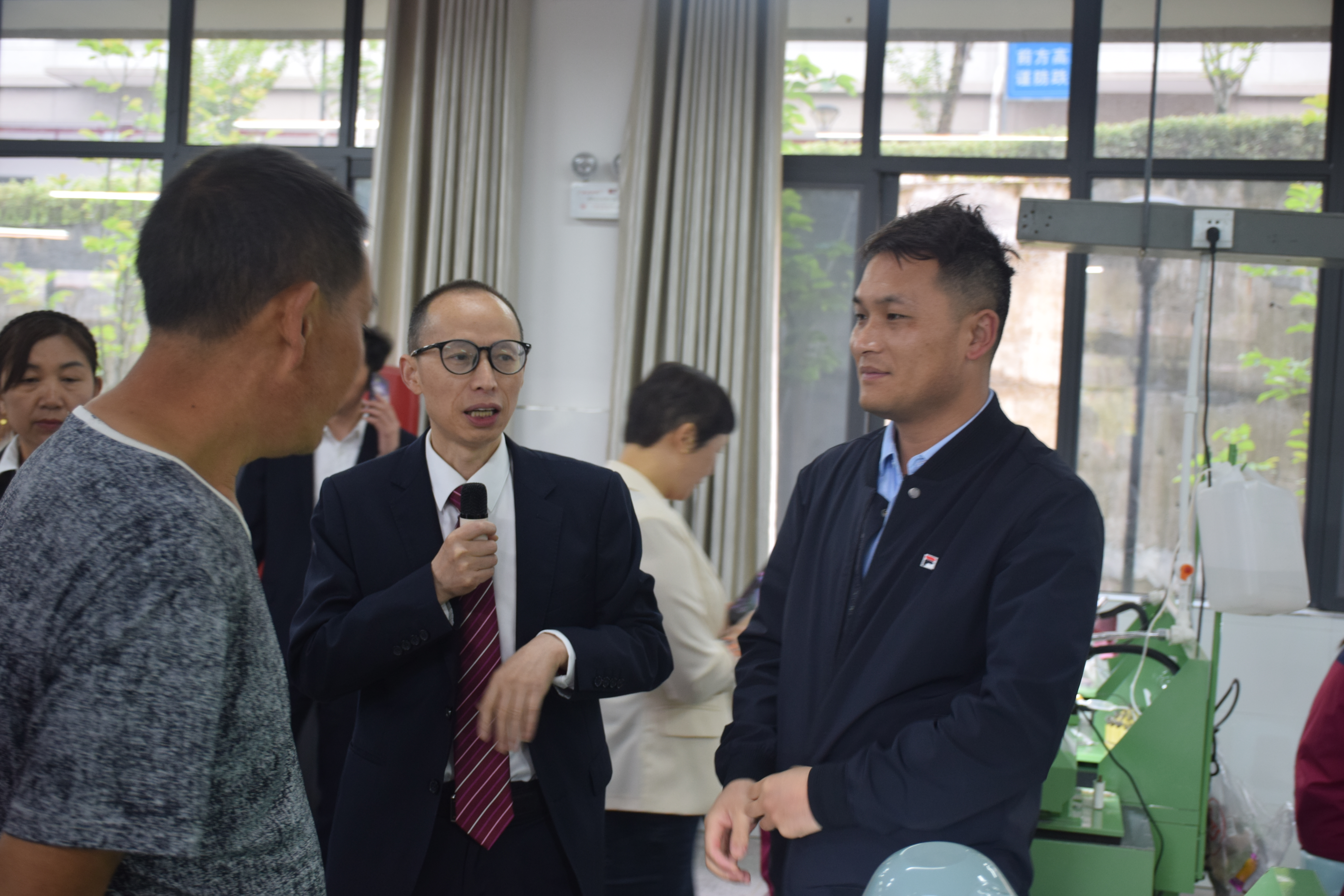 竹山职校：举行“职业教育活动周校园开放日”活动