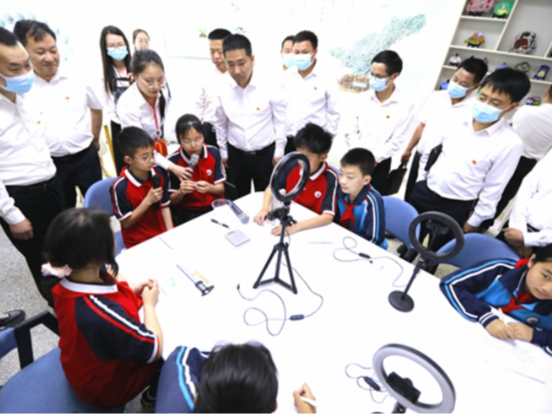 县教育系统：星聚成光耀校园  师生奋进向未来