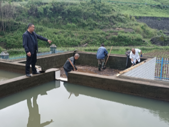 擂鼓镇西河村建立安全用水制度