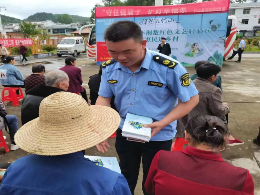 县文旅局积极开展“民法典宣传月”活动