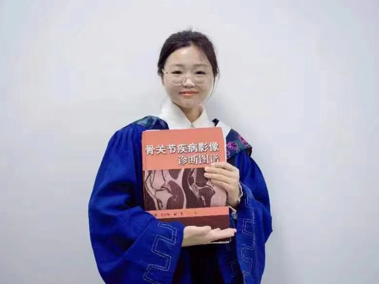 擂鼓镇 ：山沟里“飞”出一只“金凤凰”