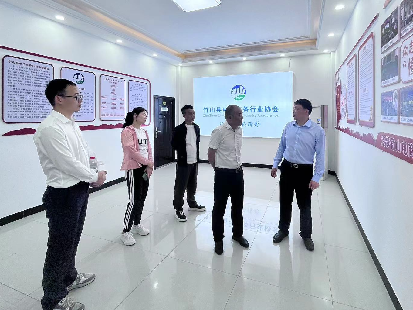 郧西县工商联来我县考察交流