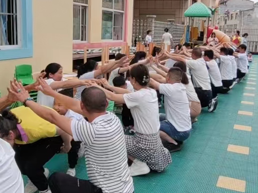 县英才宝贝幼儿园开展“了不起的爸爸”亲子活动