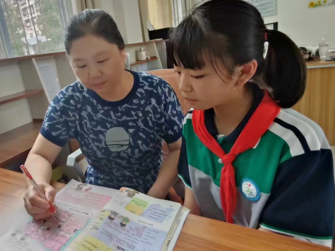 县第二实验小学：凝聚榜样力量 引领教师成长