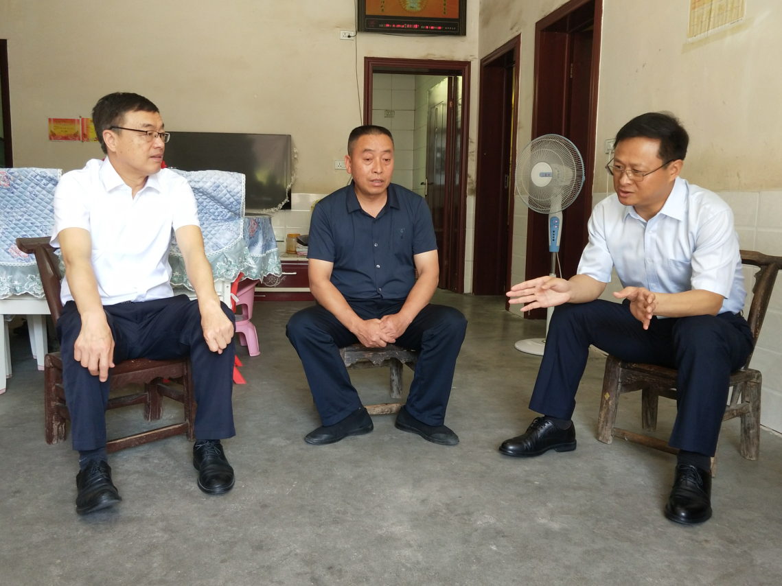 师永学来我县走访慰问困难党员