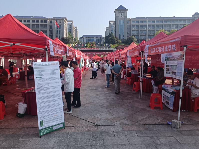 竹山一中：搭建交流平台 助力学子圆梦