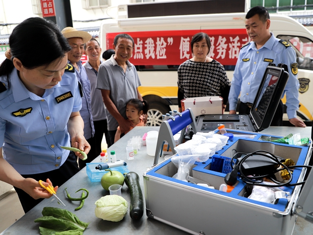 縣市場監(jiān)管局：“你點我檢”進市場 守護群眾舌尖安全