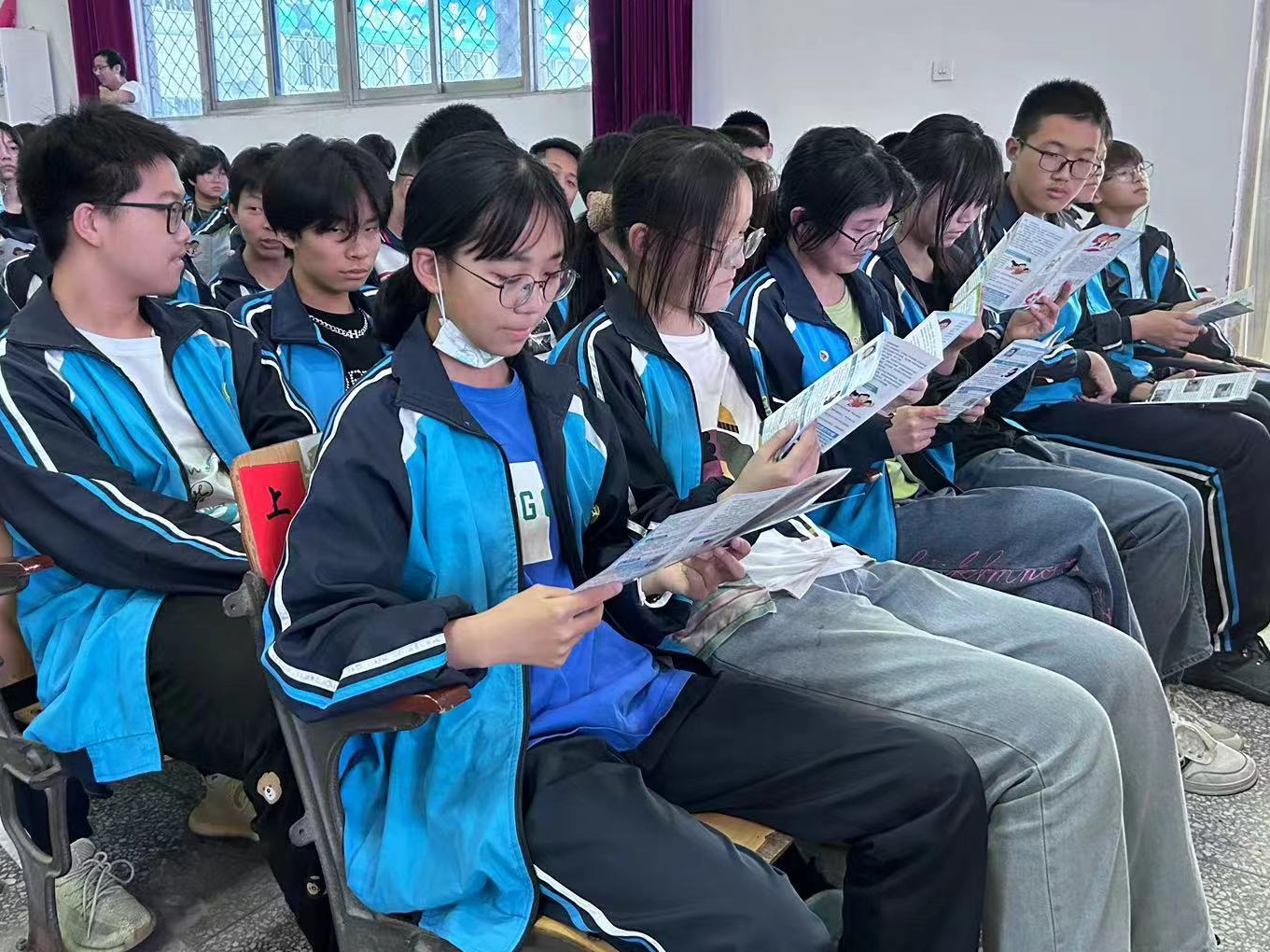 团县委开展中考减压进校园活动