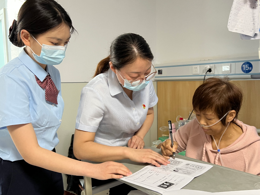 县政务服务中心：坚持党建引领 跑出便民惠民加速度