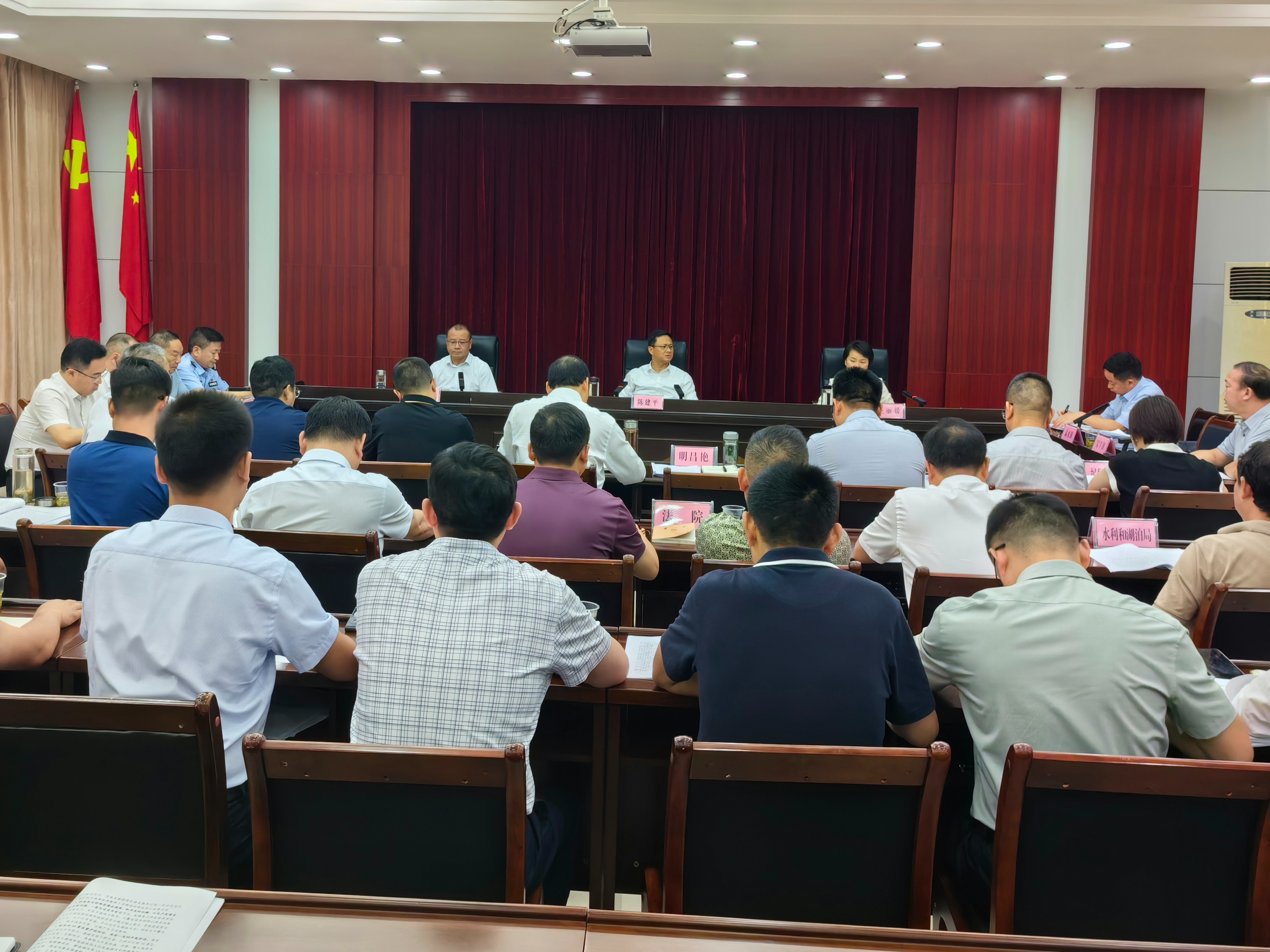 陈建平：站稳人民立场 化解信访矛盾