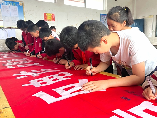 我县6万余名师生同步参加“三防三反”安全宣传教育