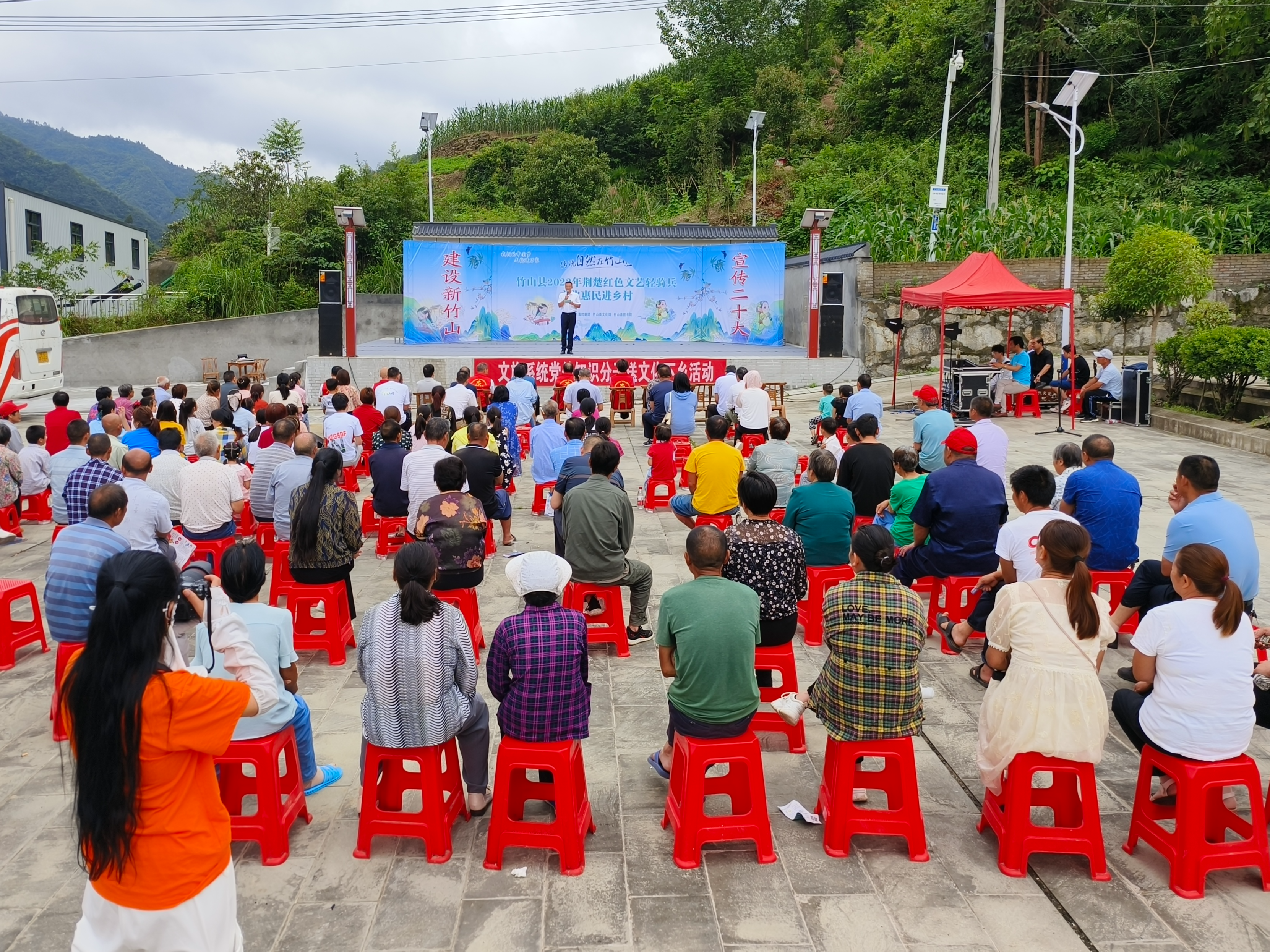 县文旅局与楼台村开展联合主题党日系列活动