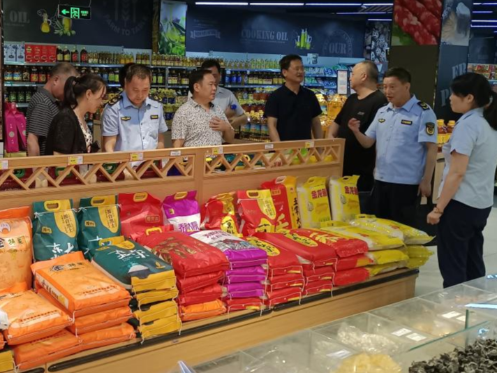 我县扎实开展粮食联合执法检查，  保障县域粮食安全