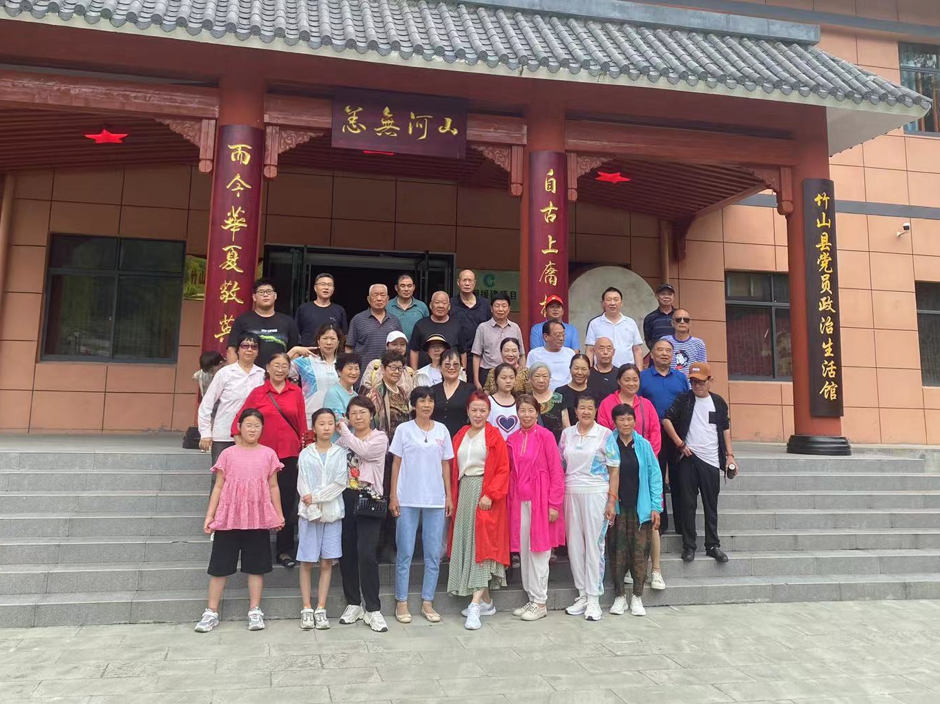 擂鼓镇：党员政治生活馆迎来远方的客人