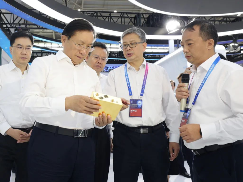 第九届中国（国际）商业航天高峰论坛在汉开幕 王忠林致辞并宣布开幕 袁洁致辞