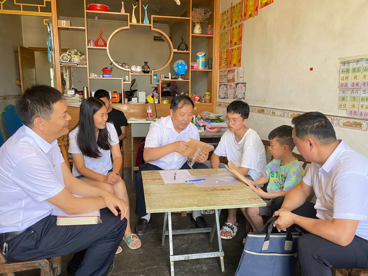 我县近4000名教师开展暑期家访暖人心行动