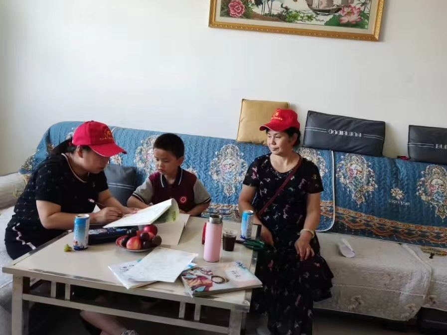 明清小学：暖心家访织密家校“联防网”