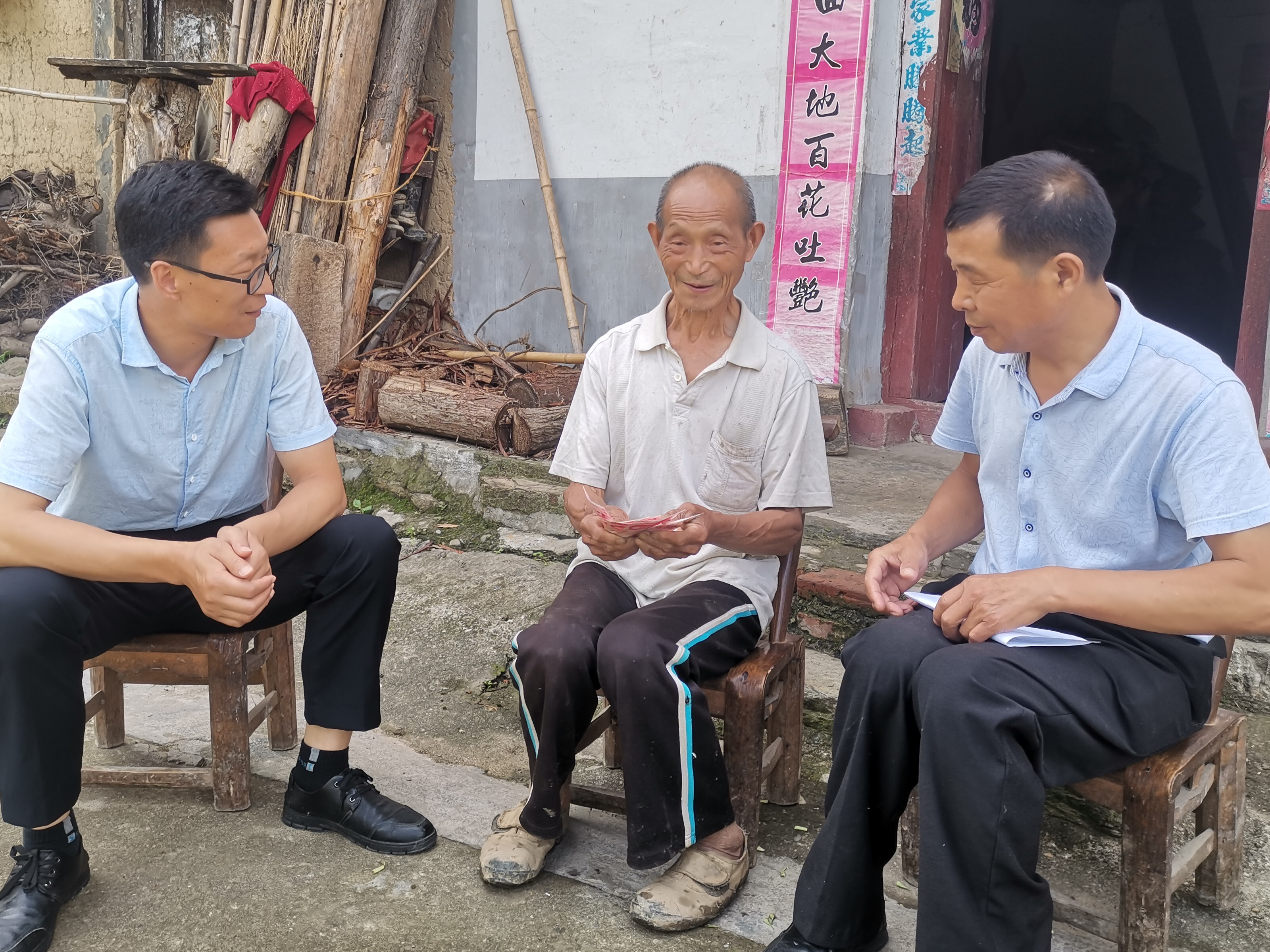 麻家渡镇：走访慰问老党员 组织关怀暖人心