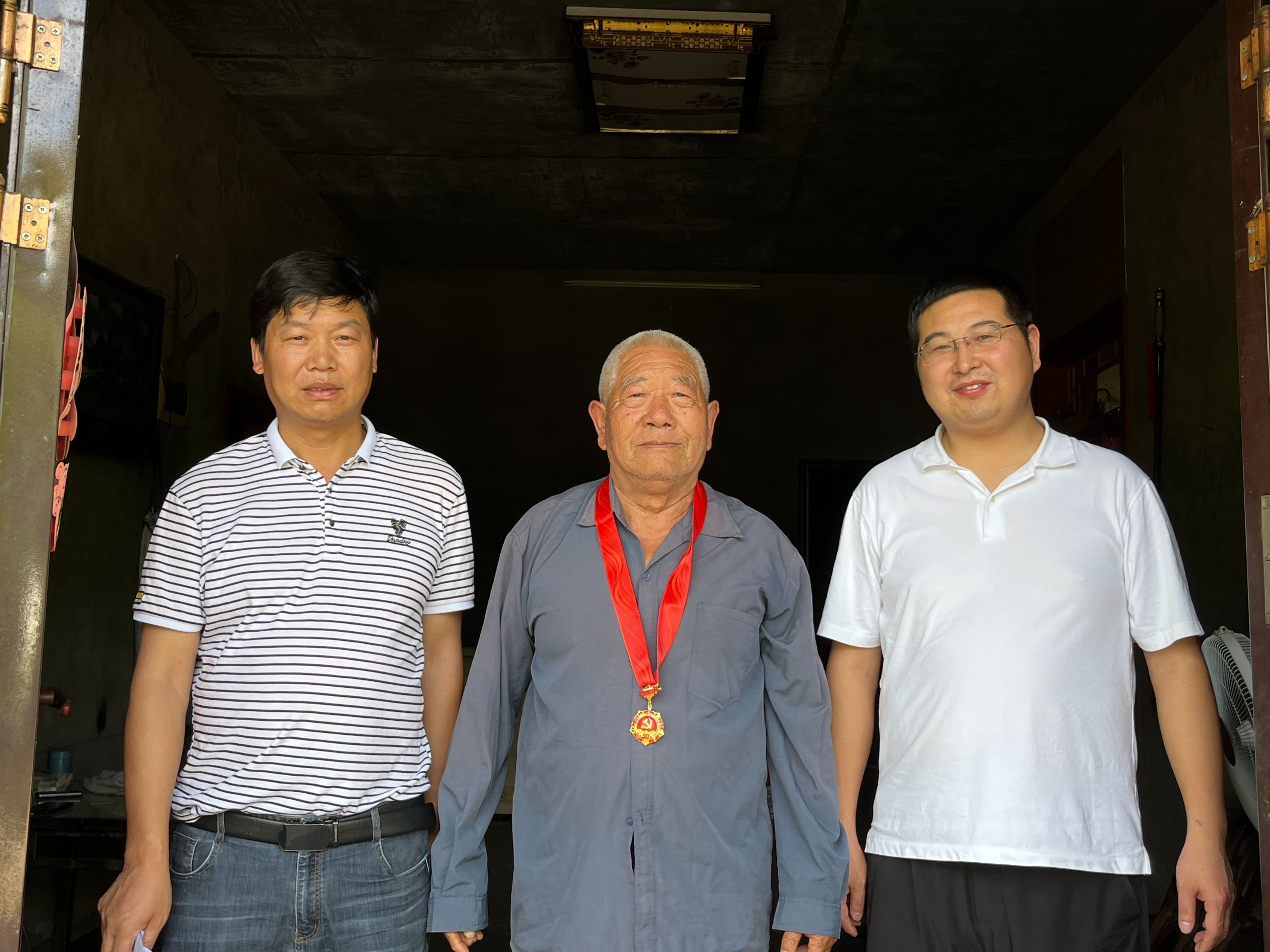 楼台乡走访慰问老党员