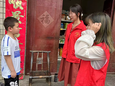 得胜镇中心学校开展下基层实践活动