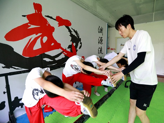 宝丰镇： “农家娃”的多彩暑假