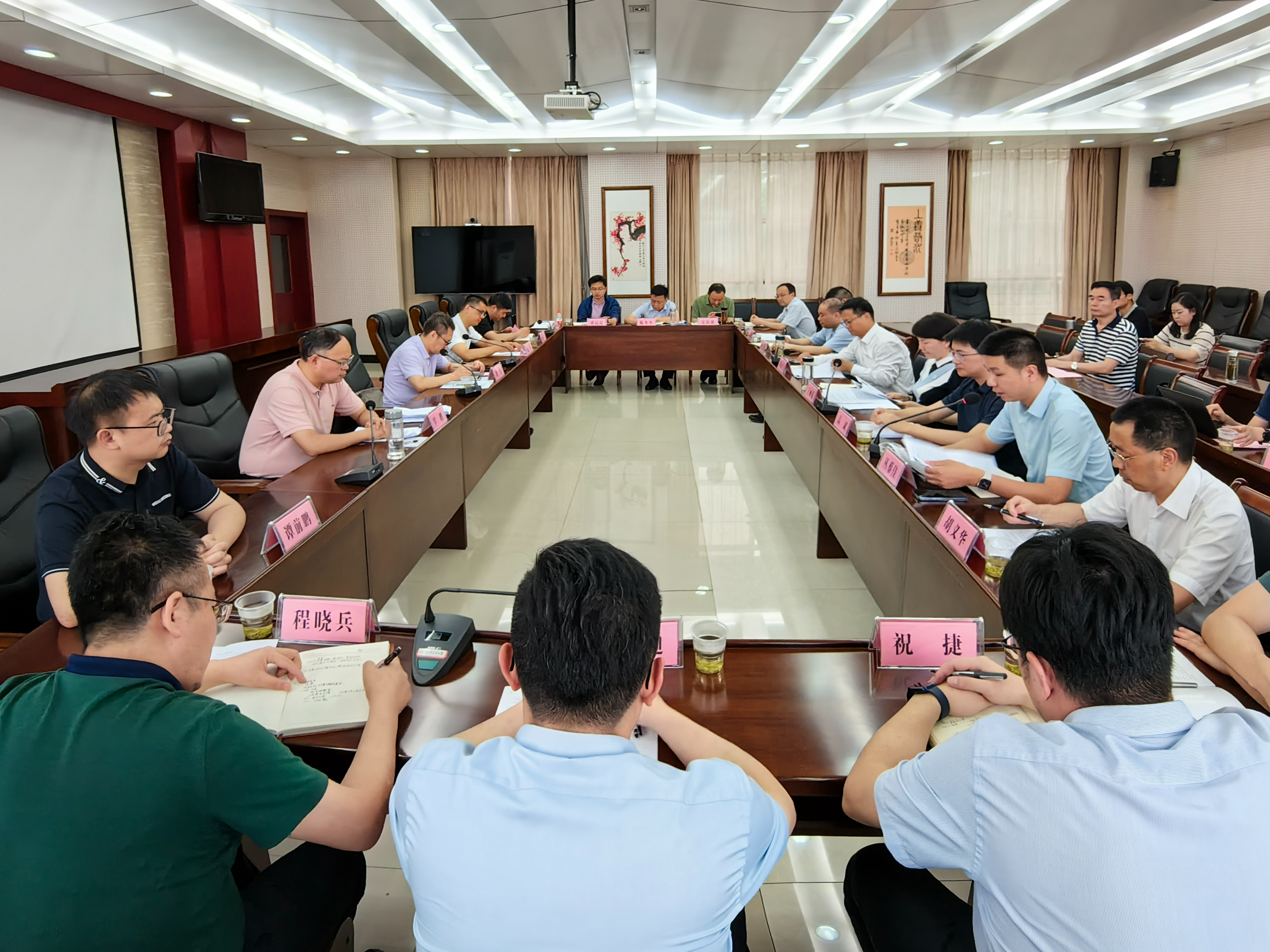 国家烟草专卖局两名挂职干部到我县履新