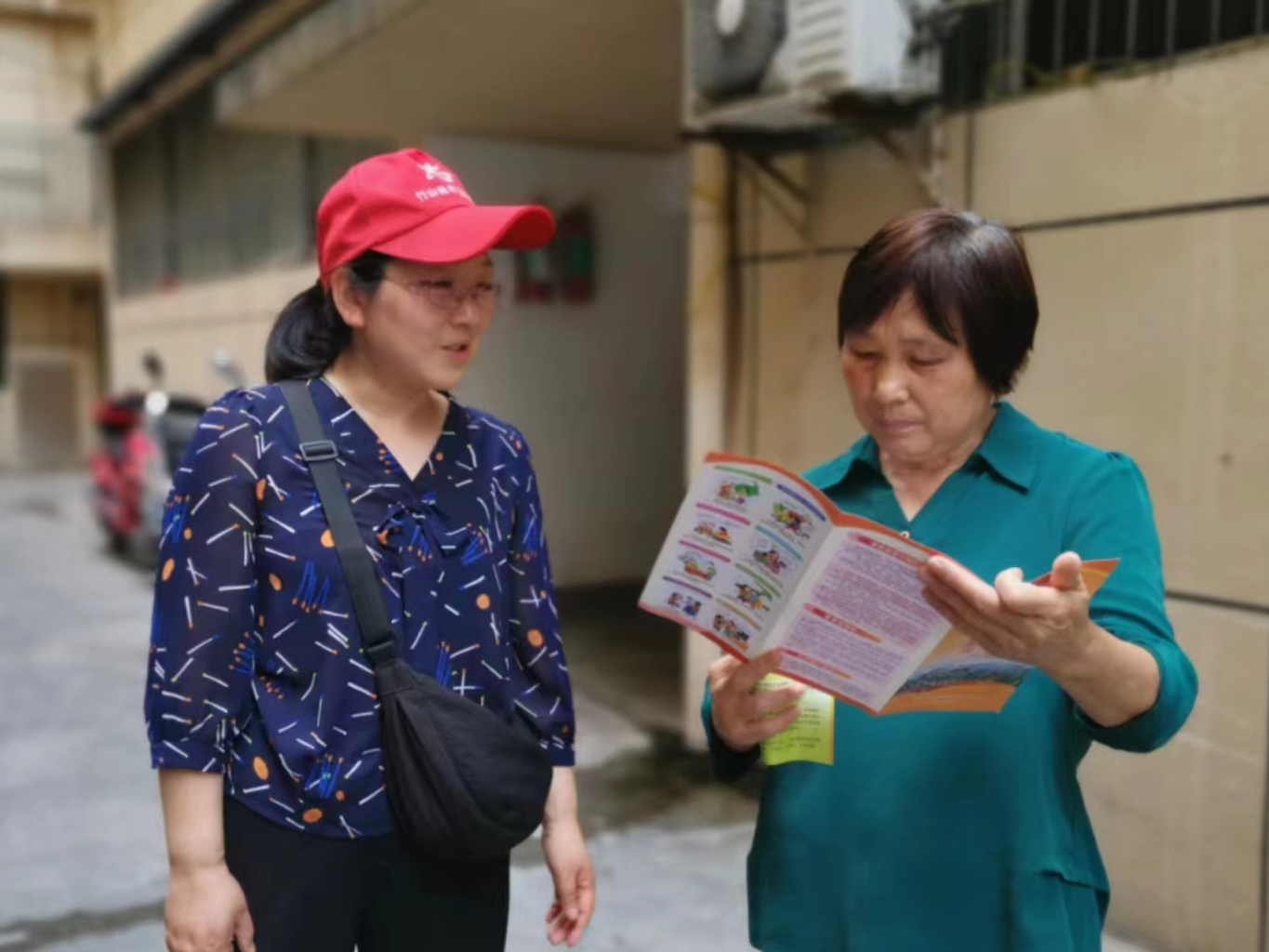 县人才服务中心开展“防范电信诈骗”宣讲进社区活动