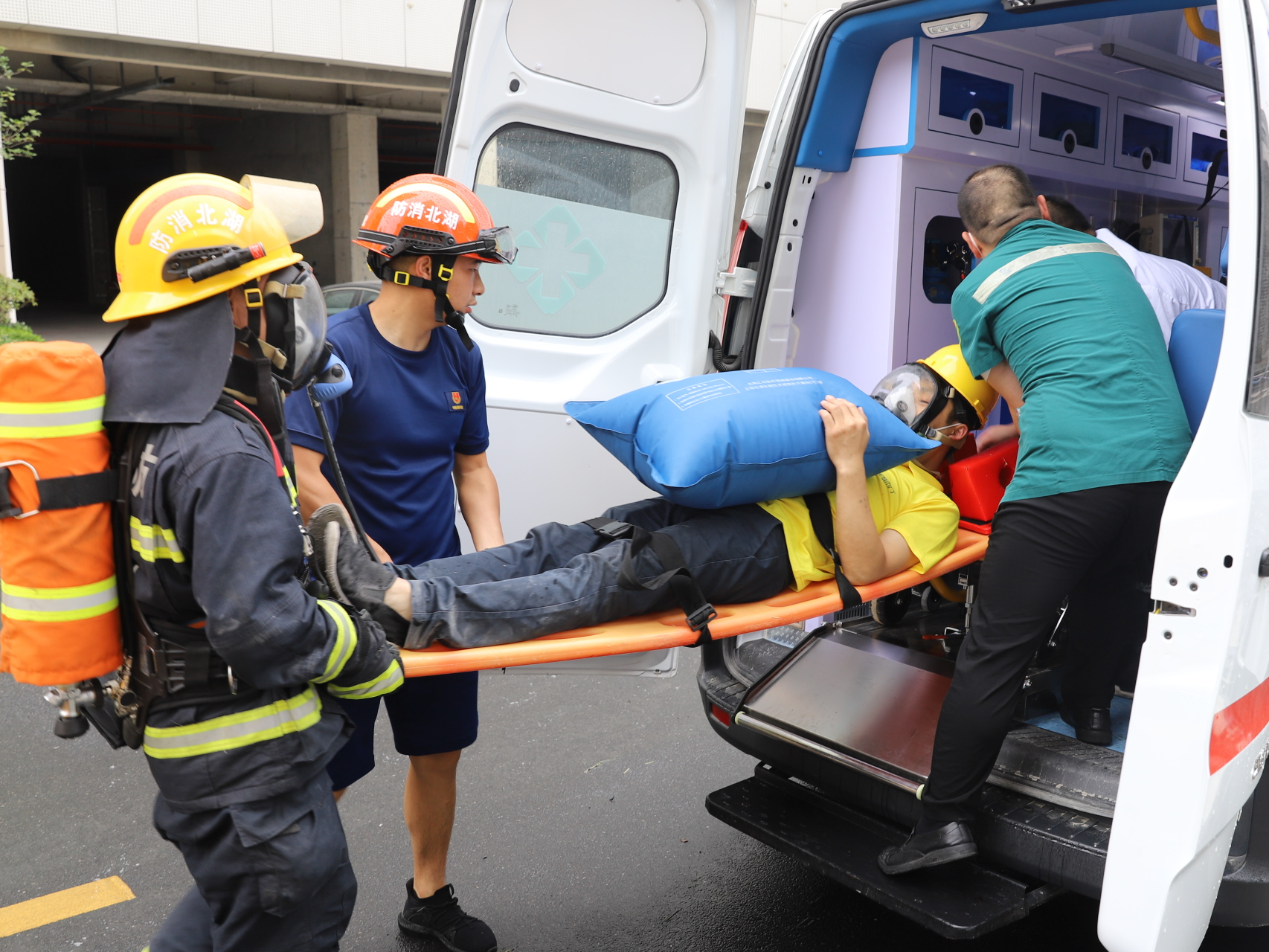 竹山消防：灭火实战演练 为高层建筑拉起“安全网”