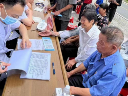得胜镇：党建引领促健康 义诊服务零距离