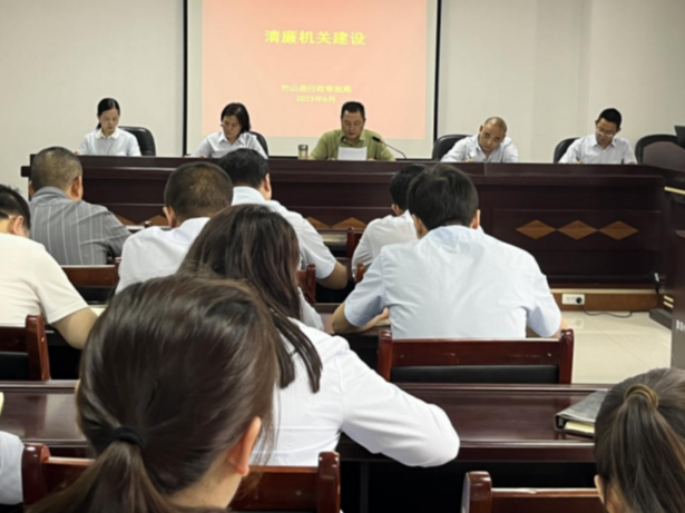 县行政审批局：“三聚焦”扎实开展党风廉政建设宣教月活动