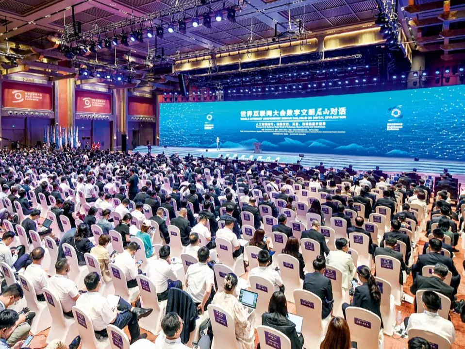 清风徐来天地明——习近平总书记指引网络文明建设述评