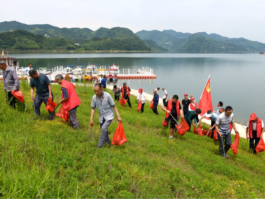 上庸鎮(zhèn)：黨員+志愿者呵護一湖凈水