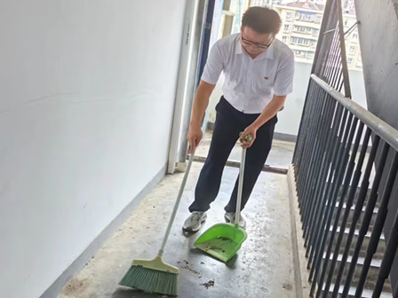 竹山二中开展“五亮五共”志愿服务活动