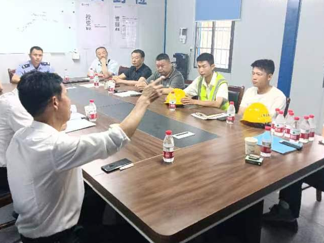 县人社局：为民解决烦“薪”事